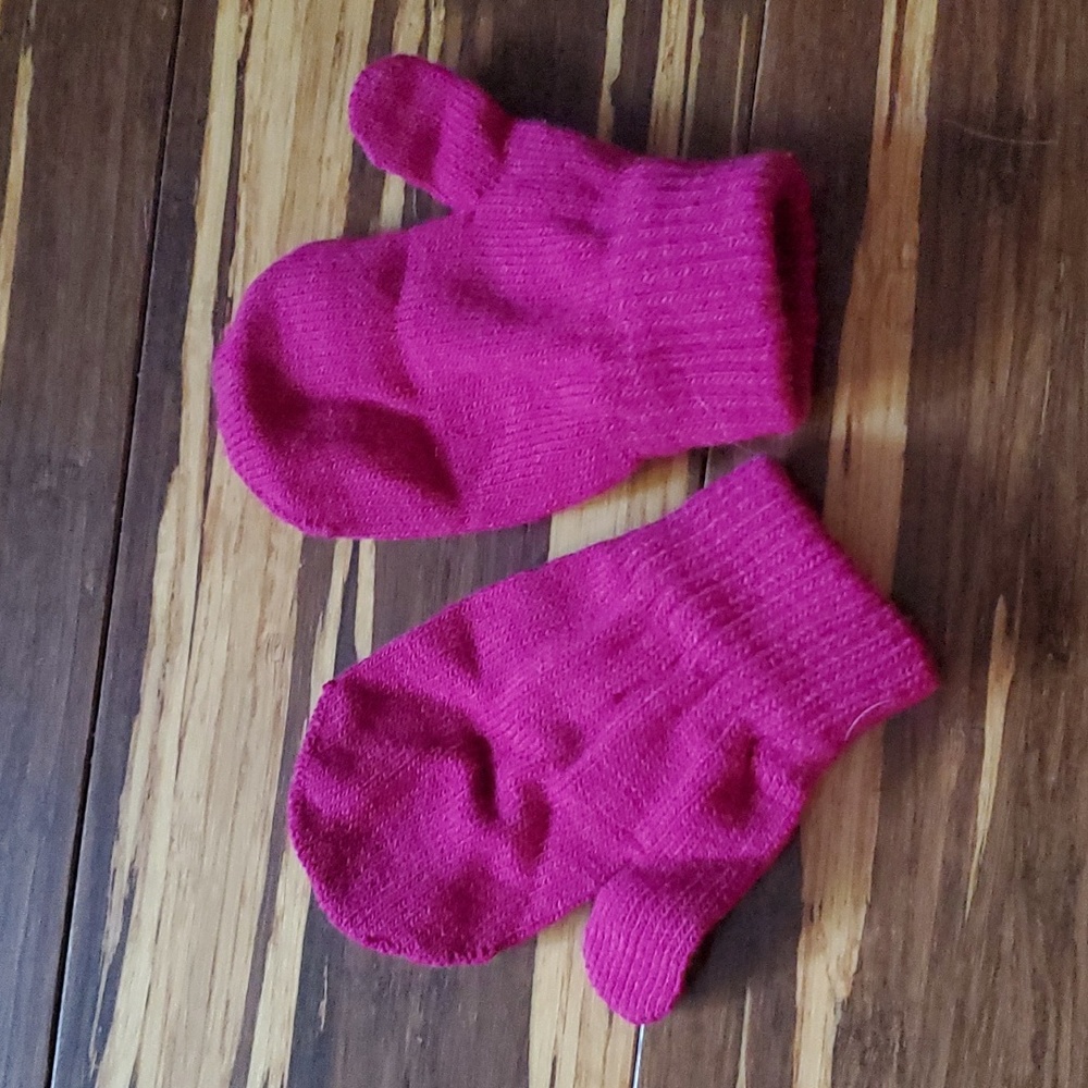 Burgundy mittens